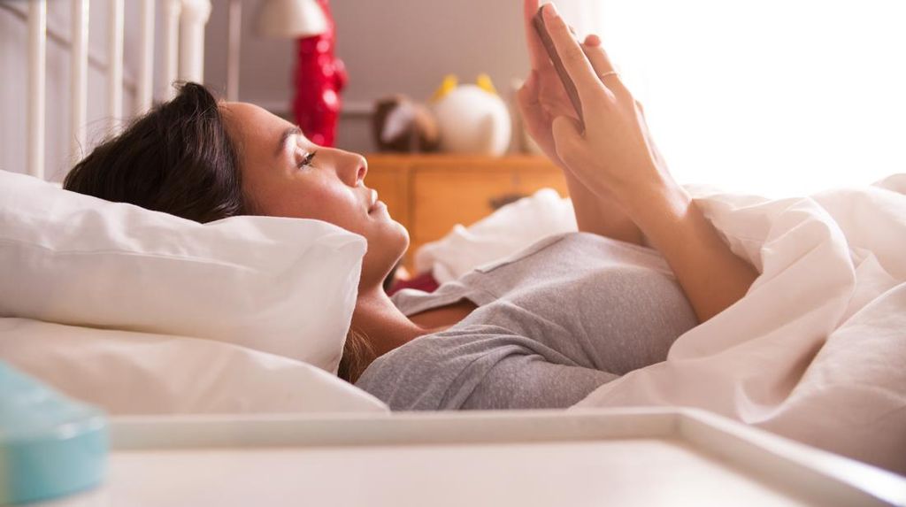 Ingin Cek Medsos Terus, Sibuk atau Cemas? Ini Penjelasannya