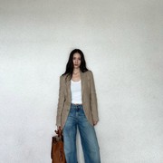 Get The Look: Inspirasi Gaya Kasual Pakai Blazer dari Krystal Jung