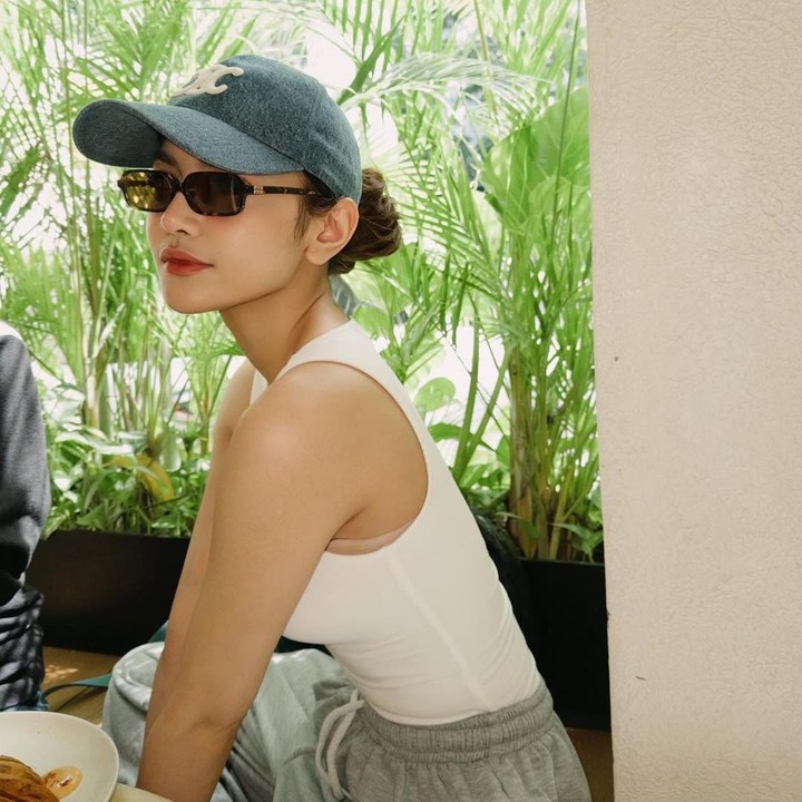 <p>Berbeda dari kebanyakan orang yang mengalami perubahan bentuk tubuh usai melahirkan, Mahalini justru semakin <em>glowing</em> dan langsing. Hal ini tampak dari foto-foto yang dibagikan oleh perempuan 25 tahun itu di laman media sosialnya. (Foto: Instagram: @mahaliniraharja)</p>