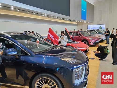 Kunjungan ke pabrik mobil listrik Aion di Guangzhou, China. Perakitan mobil mengandalkan robot yang mampu menghasilkan satu mobil dalam 53 detik.