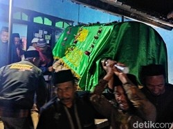 Terpopuler: Pendaki Antar Mbok Yem ke Peristirahatan Terakhir