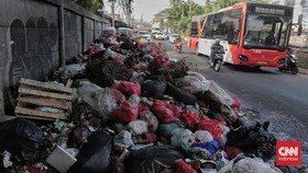 Pemkot Tangsel Buka Suara Soal Bau Menyengat Sampah di Ciputat
