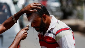 FOTO: Panas 'Neraka' Sengat Warga Pakistan Tanpa Henti
