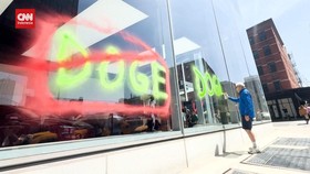 VIDEO: Aktivis Corat-Coret Dealer Tesla, Protes Elon Musk dan DOGE