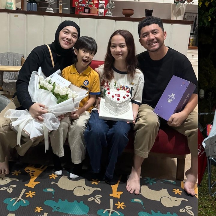 <p>Momen ini dibagikan langsung oleh Omesh melalui laman Instagram-nya. Ia pun berdoa agar sang putri tumbuh menjadi anak yang salihah, pintar, dan selalu bahagia. (Foto: Instagram: @omeshomesh)</p>