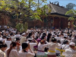 Suasana Khidmat Galungan di Pura Agung Jagatnatha Denpasar