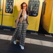 Get The Look: Inspirasi Mix and Match Motif Plaid ala Yuki Kato, Kasual tapi Tetap Stylish!