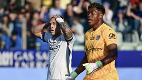 Zion Suzuki Calon Pengganti Onana di MU