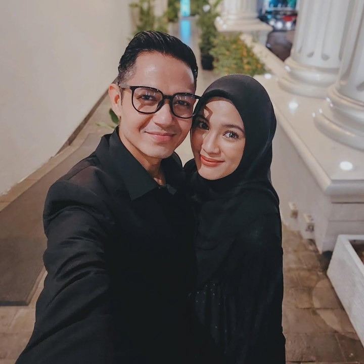 <p>Bunda, kita doakan agar pernikahan Alyssa Soebandono dan Dude Harlino selalu langgeng dan jauh dari gosip miring, ya. Semoga keduanya terus mendapatkan keberkahan dan kebahagiaan dari Allah SWT. (Foto: Instagram: @ichasoebandono @dude2harlino)</p>