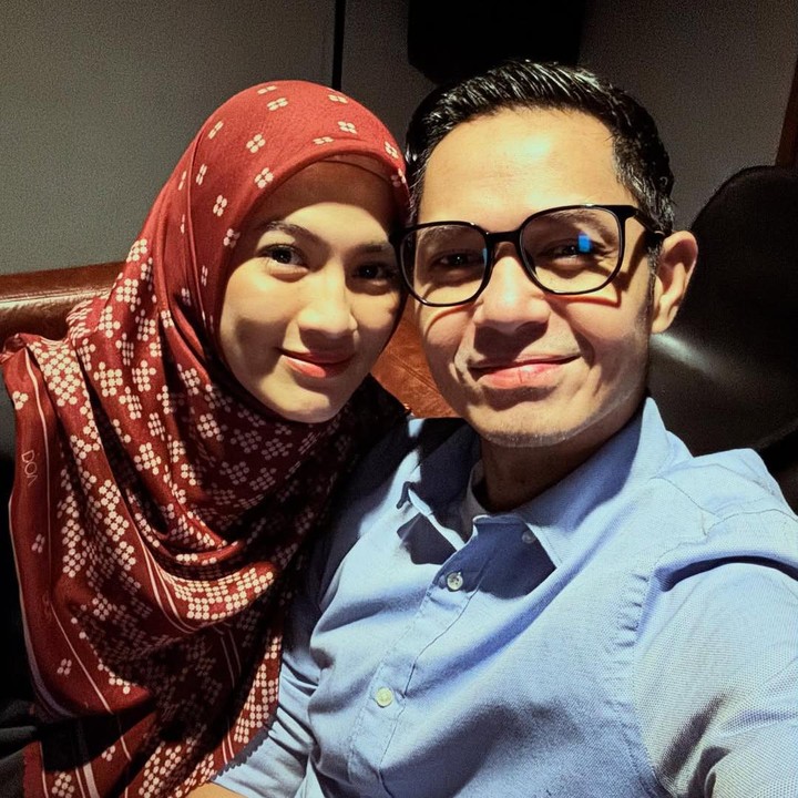 <p>Lebih dari satu dekade bersama, keduanya semakin terlihat mesra dan romantis. Mereka bahkan sering membagikan momen kebersamaan di media sosial. (Foto: Instagram: @ichasoebandono @dude2harlino)</p>