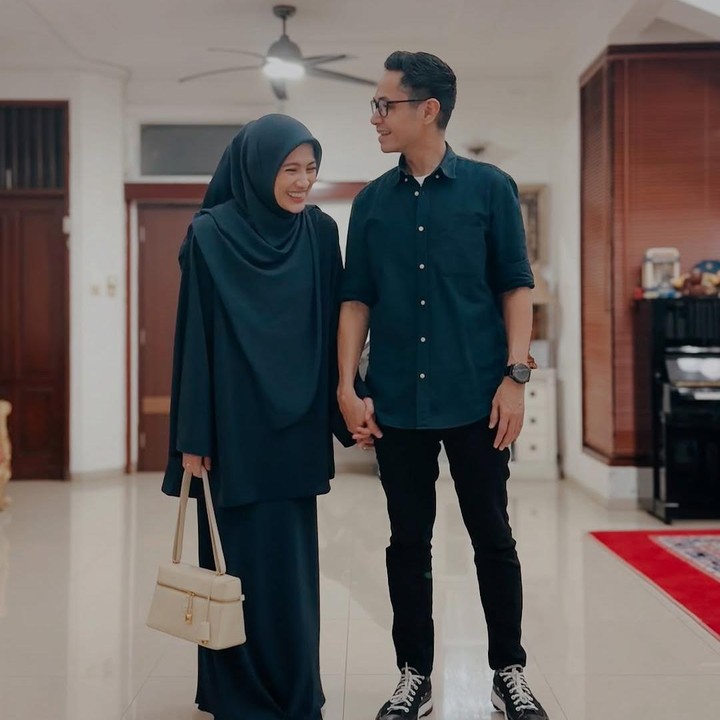 <p>Artis Alyssa Soebandono menikah dengan Dude Harlino pada tahun 2014, Bunda. Keduanya pun sudah mengarungi bahtera rumah tangga selama 11 tahun lamanya. (Foto: Instagram: @ichasoebandono @dude2harlino)</p>