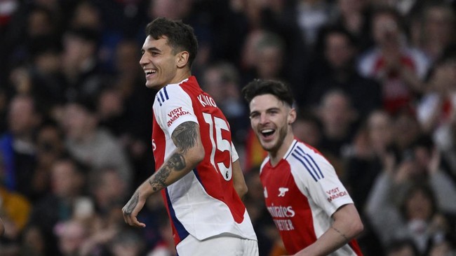 Dua rival Premier League, Liverpool dan Arsenal, akan bertemu di Stadion Anfield. Berikut prediksi skor Liverpool vs Arsenal di Liga Inggris.