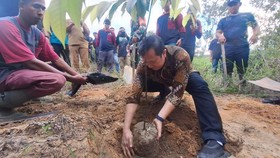AGP Gelar Aksi Hari Bumi 2025, Tanam Pohon Hingga Bersih Pantai
