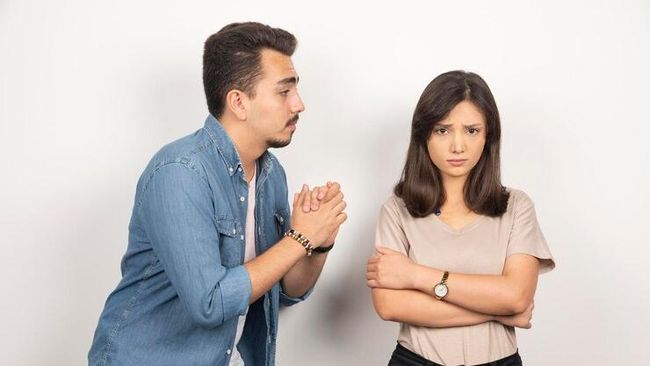 Bangun Kembali Kepercayaan, Ini 7 Cara Mengatasi Trust Issue terhadap Pasangan