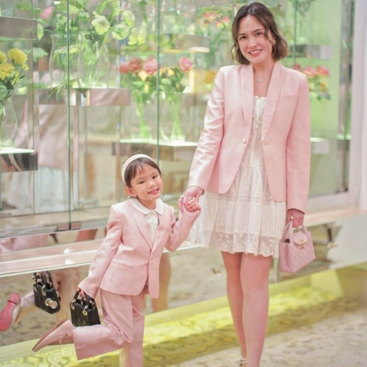 <p>Dari pernikahanya bersama mantan suami, David Herbowo, Shandy Aulia dikaruniai putri pertamanya, Claire, pada Februari 2020. Ibu dan anak ini sering membagikan potret serasi yang bikin netizen ikut gemas, Bunda! (Foto: Instagram @shandyaulia)</p>