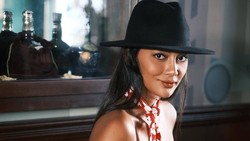 Dinilai Berubah Drastis, Ini Perbedaan Wajah Erika Carlina Sebelum dan Sesudah Oplas