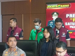 Video: Fachri Albar Tertunduk Lesu Kenakan Baju Tahanan
