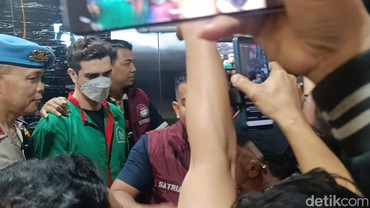 img-title Sederet Barang Bukti Narkoba yang Diamankan dari Rumah Fachri Albar