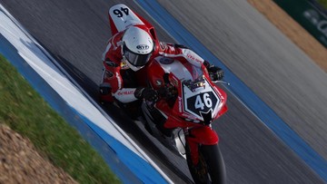 Kabar Sport CNN Terbaru : Hasil Race 2 SS600 ARRC Mandalika: Herjun Atna Juara