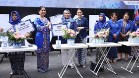 Cerita Wanita Disabilitas Jadi Juara Lomba Merangkai Bunga