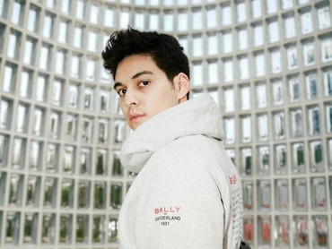 img-title Heboh Video Lawas Maxime Bouttier di Video Klip Ariel NOAH