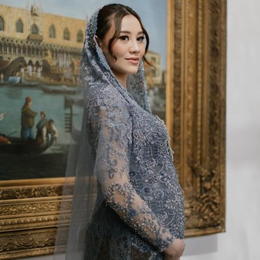 Aaliyah Massaid Kena Sentil Tak Pakai Hijab Saat Mitoni, Bagaimana Hukumnya dalam Islam?