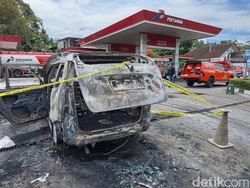 Mobil Avanza Terbakar di SPBU Secang Magelang