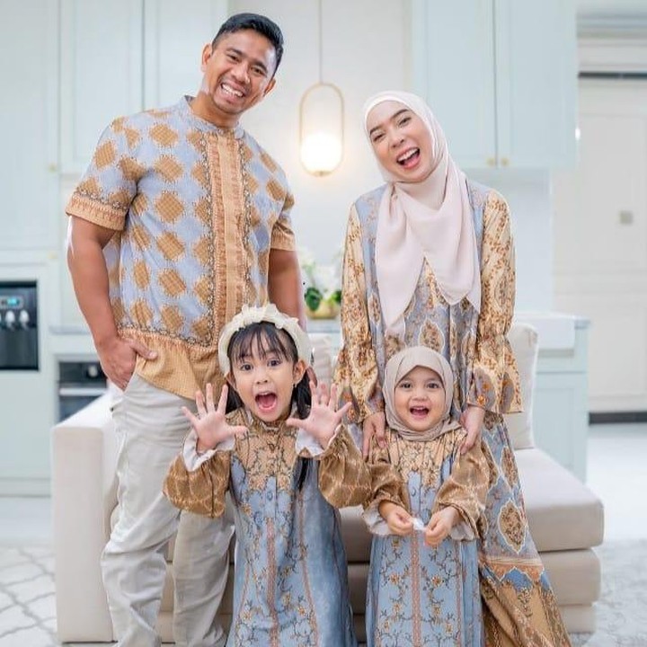 <p>Pasca lima tahun menanti dan berjuang melawan PCOS, Fitri Tropica dikaruniai dua putri cantik, Sada dan Kamya. Kini, ia kerap membagikan momen manis bersama keluarga kecilnya yang hangat dan penuh tawa. (Foto: Instagram @fitrop)</p>