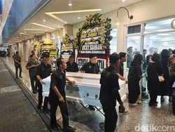 Jenazah Sampai di Jakarta, Manajer Jelaskan Detik-detik Ricky Siahaan Kolaps
