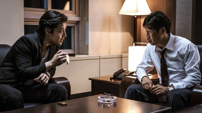 Sinopsis film The Snitch: cerita berpusat tentang karakter Lee Kang-soo yang harus menjalani misi rahasia demi mendapatkan keringanan hukuman.
