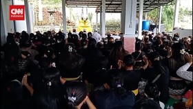 VIDEO: Umat Hindu Suku Tengger Lereng Bromo Rayakan Galungan