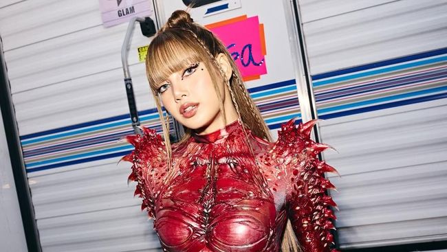 Lisa BLACKPINK Jual Barang Bekas Pribadi untuk Bantu Gaza, Harganya Disorot