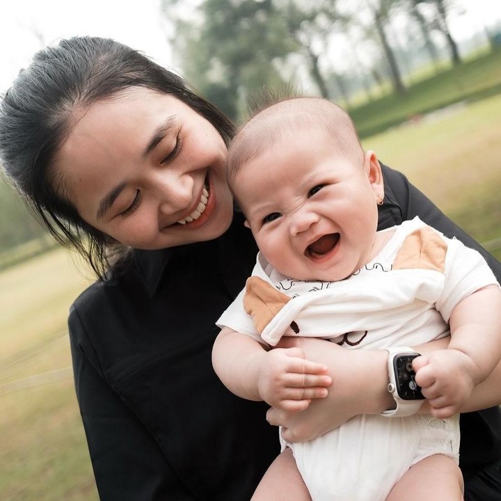 <p>Mengintip dari laman Instagram-nya, Gritte kerap membagikan potretnya bersama Agatha. Mulai dari berlibur hingga berjalan-jalan di sekitar rumah. (Foto: Instagram: @gritteagathaa)</p>