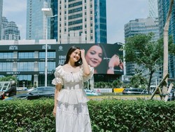 Terpampang di Billboard, Senangnya Aruma Lihat Wajah Sendiri