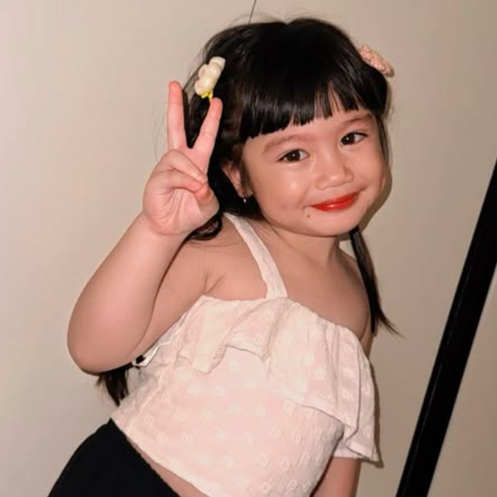 <p>Tidak hanya itu, Feli pun menyebut dirinya langsung ingat dengan masa kecilnya yang sangat mirip dengan sang putri. Ternyata, sejak kecil Feli juga sudah berdandan dengan lipstik merah merona, Bunda. (Foto: Instagram: @felicyangelista_)</p>