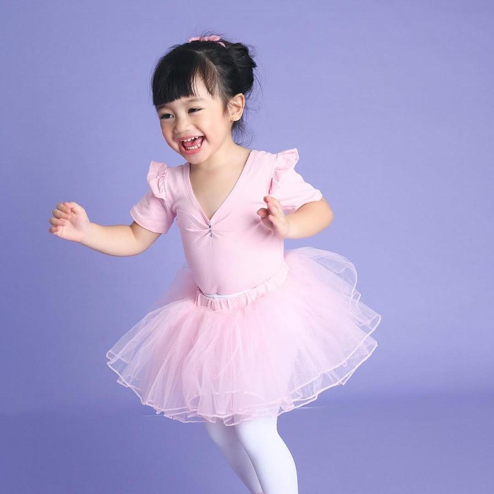 <p>Meski baru berusia empat tahun, Felicya mengungkap bahwa sang putri sudah mulai mengenal <em>makeup</em>. Momen ini pun dibagikan Felicya melalui laman Instagram-nya. (Foto: Instagram: @felicyangelista_ @graziellabible_)</p>