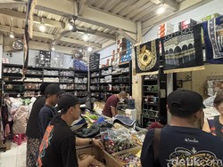 Geliat Pedagang Perlengkapan dan Oleh-oleh Jelang Musim Haji 2025