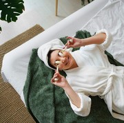 Nggak Perlu ke Klinik Kecantikan, Ini 6 Cara Facial Mandiri di Rumah yang Hasilnya Tetap Maksimal