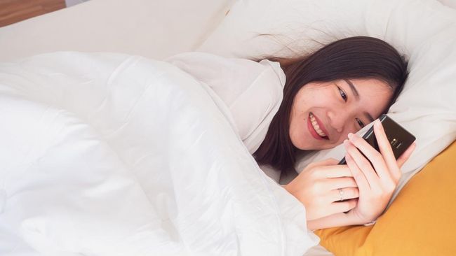 Ini yang Terjadi pada Tubuh jika Sering Mengecek HP saat Bangun Tidur, Ternyata