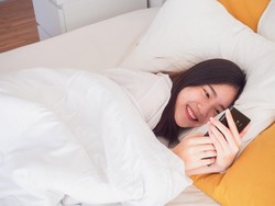 5 Bahaya Mengecek HP Setelah Bangun Tidur, Kaum Rebahan Wajib Cek