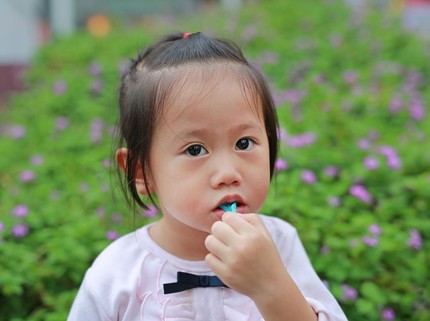 Jajanan Anak Ini Ternyata Mengandung Ribuan Plastik Berbahaya, Simak Penjelasannya!