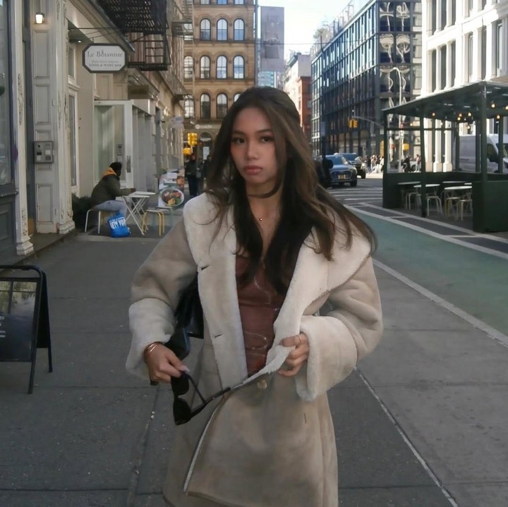 <p>Perempuan 21 tahun itu kini semakin mandiri setelah menjadi anak rantau di Amerika Serikat. Ia diketahui terdaftar sebagai mahasiswi di Universitas San Francisco. Jasmine pun cukup sering membagikan kegiatan sehari-harinya di media sosial, lho, Bunda. (Foto: Instagram@jasmineabeng)</p>