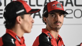 Bagnaia Lebih Unggul di MotoGP Inggris, Kans Kalahkan Marquez