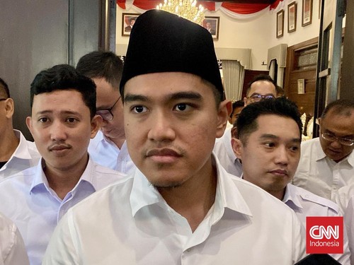 Kaesang, Ketua Umum PSI, mengumumkan pencalonannya sebagai anggota legislatif dari Dapil V Jawa Tengah di Rakorda PSI Solo.
