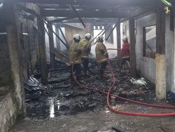 Kebakaran di Kos Jalan Dewi Sri, 30 Kamar Ludes-3 Korban Luka