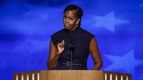 Michelle Bersyukur Tak Punya Anak Laki dari Barack Obama
