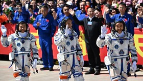 FOTO: China Kirim 3 Astronaut ke Stasiun Antariksa Tiangong
