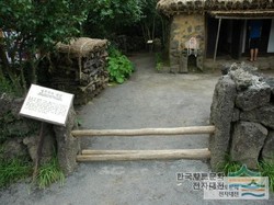 Unik! Pagar Rumah di Jeju Bisa Kasih Tahu Tamu Kalau Rumah Lagi Kosong