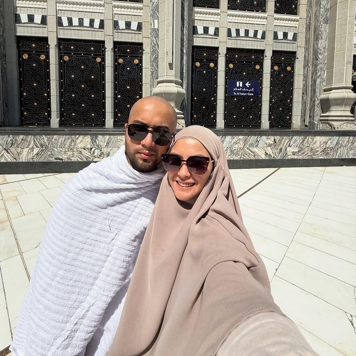 <p>Ia juga berharap mendapat kesempatan untuk berkunjung kembali ke Makkah. “Semoga setiap langkah kami di tanah suci menjadi amal yang diterima, dan semoga Allah memberi kesempatan bagi yang lainnya untuk merasakan indahnya panggilan ini.” (Foto: Instagram@vatemat)</p>