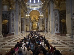 Video: Ribuan Umat Katolik Dunia Melayat Paus Fransiskus di Basilika Santo Petrus